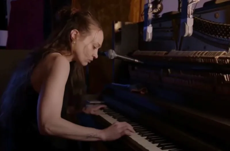 Fiona Apple’s First Live Performance In Over 3 Yrs At This Past Weekend’s New Yorker Festival Debuting 3 New Songs Off Her 2020 Critically Acclaimed “Fetch the Bolt Cutters”!