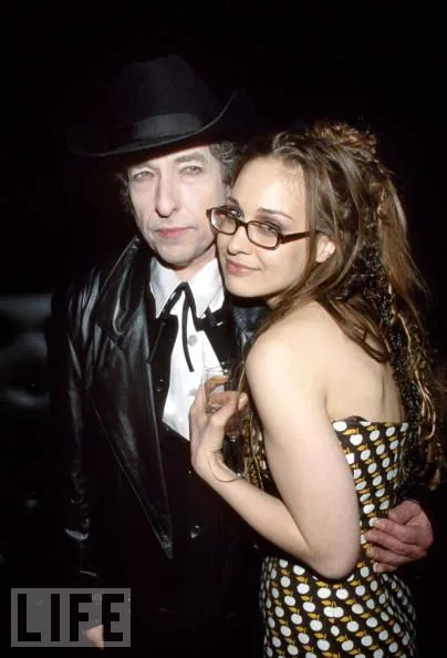 Fiona Apple Dishes The Juicy Details How Bob Dylan Chose Her To Play On New Album’s “Tramp Stamp”!