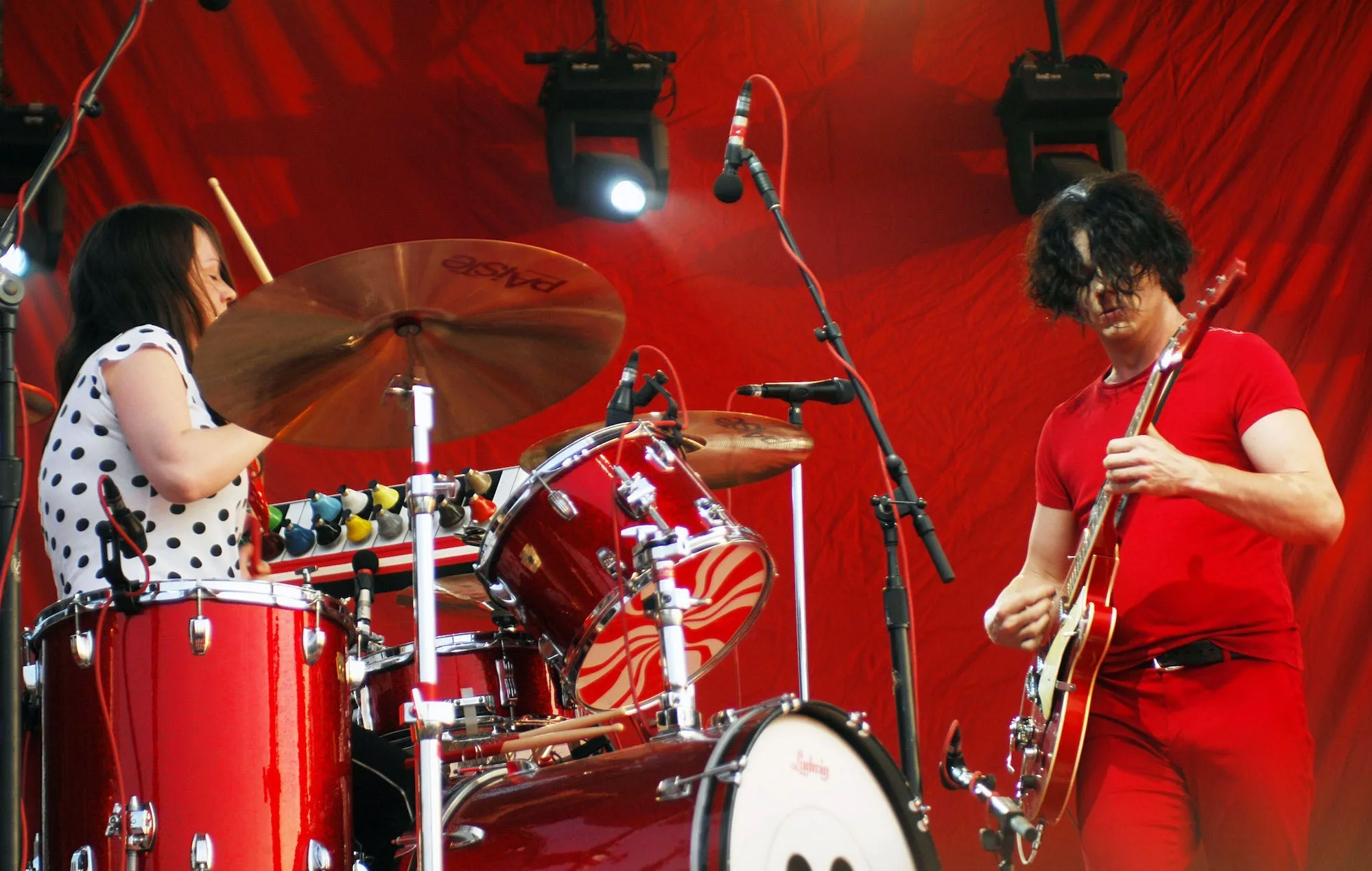 INYIM Media “Back To The Future” Edition: White Stripes Unleash Previously Never Seen ‘Seven Nation Army’ Performance Via Bonnaroo 2007!