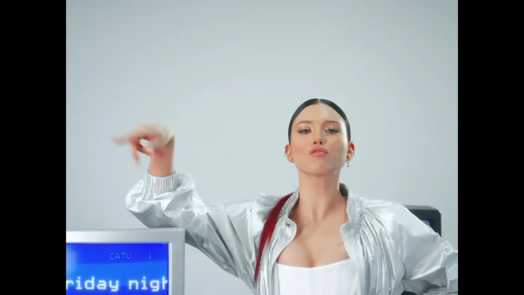 Rêve CTRL + ALT + DEL music video screenshot at 0:42.