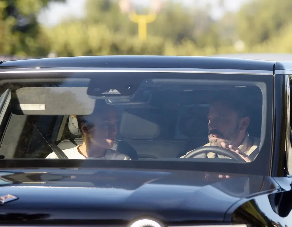 She’s Lovin’ It! Ben Affleck & Jennifer Lopez Go On Another McDonald’s Run.
