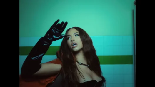 Rêve singing in the Contemporary Love official video, from her Saturn Return era.