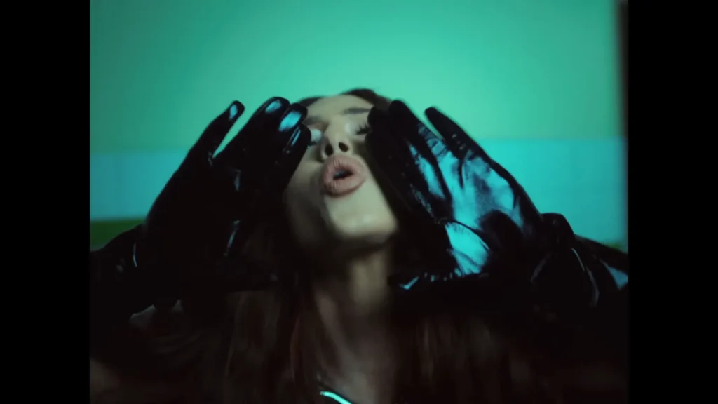 Rêve Contemporary Love official video screenshot at 0:52.