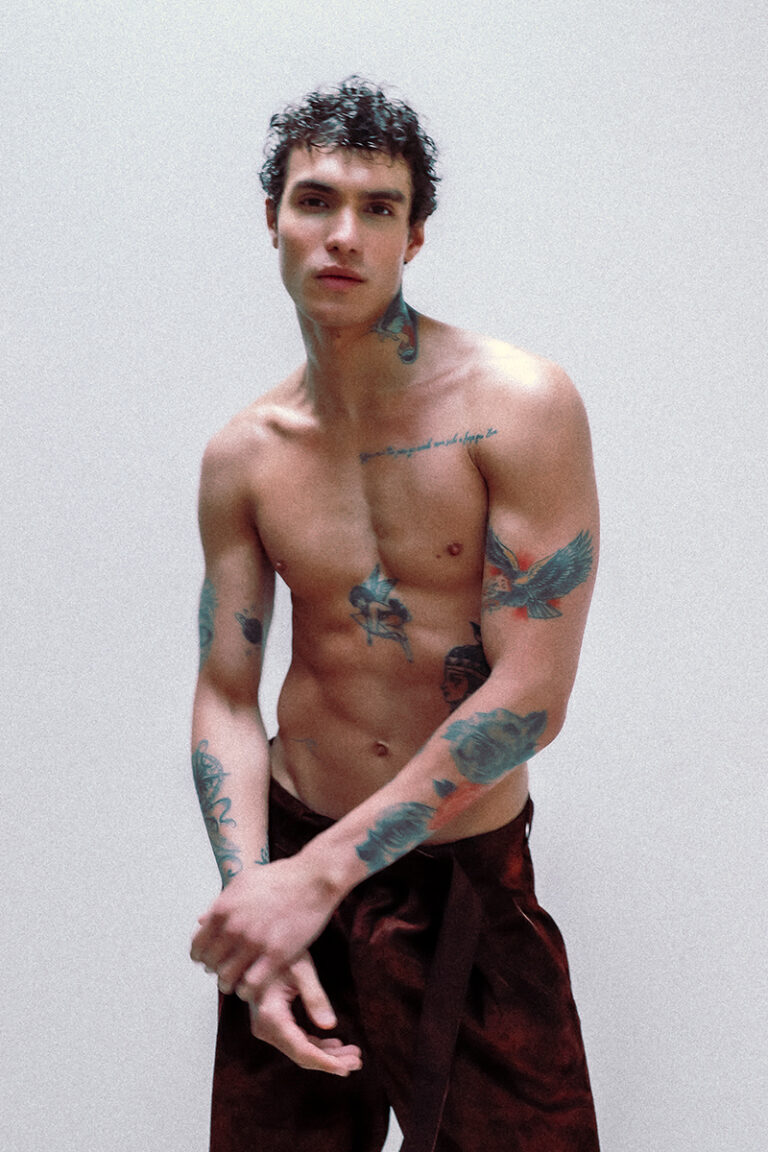 It’s Hottie Mctottie Model Leandro da Silva.