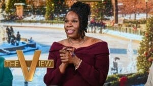 Master Comedian Leslie Jones Swung By The View To Chat Everything & Then Some To The Fab Ladies.