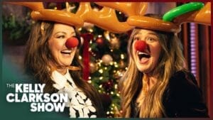 Melissa McCarthy & Kelly Clarkson Get Into Reindeer Ring Toss!