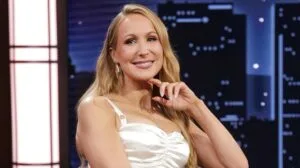 Nikki Glaser Spills One Actor She Can’t Make Jokes About at Golden Globes 2026