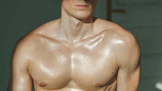 Dominik Mahdal showing muscles and abs in L’Homme Mexico editorial by Marek Lovas