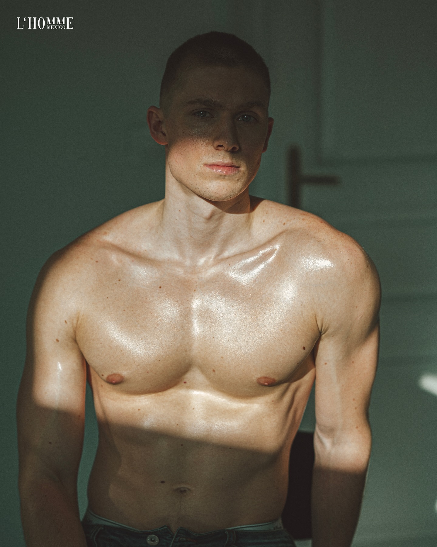 Dominik Mahdal showing muscles and abs in L’Homme Mexico editorial by Marek Lovas