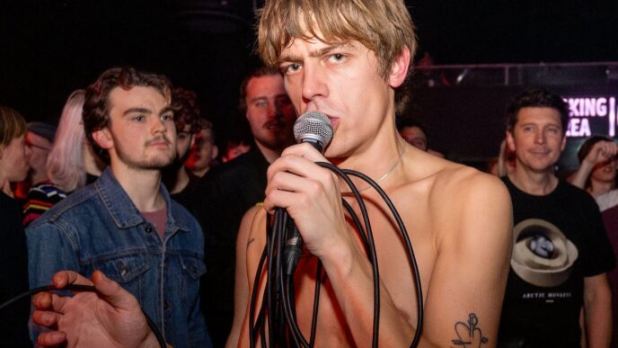 eadletter performing “It Comes Creeping” live at Lemon Rock Granada