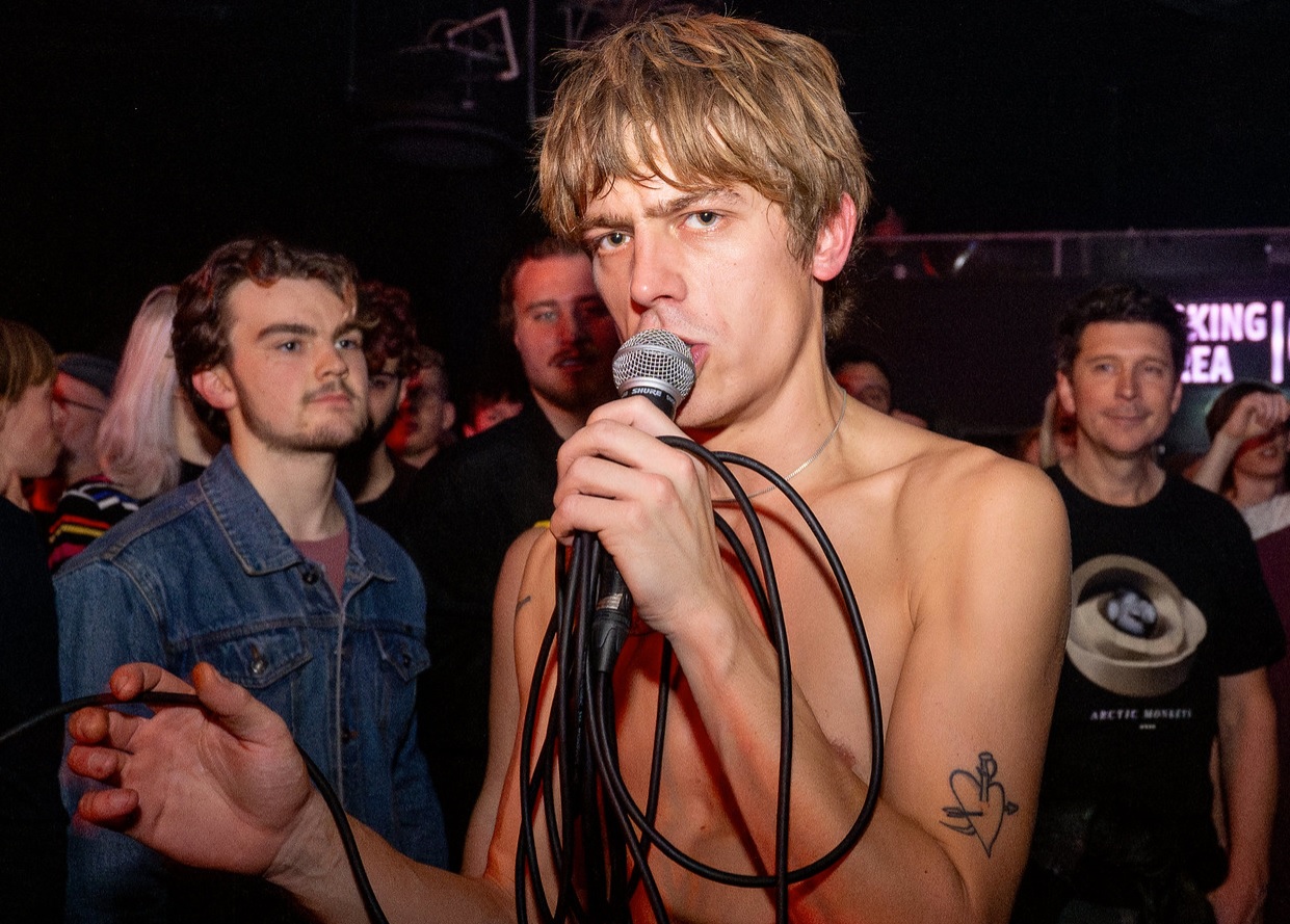 eadletter performing “It Comes Creeping” live at Lemon Rock Granada