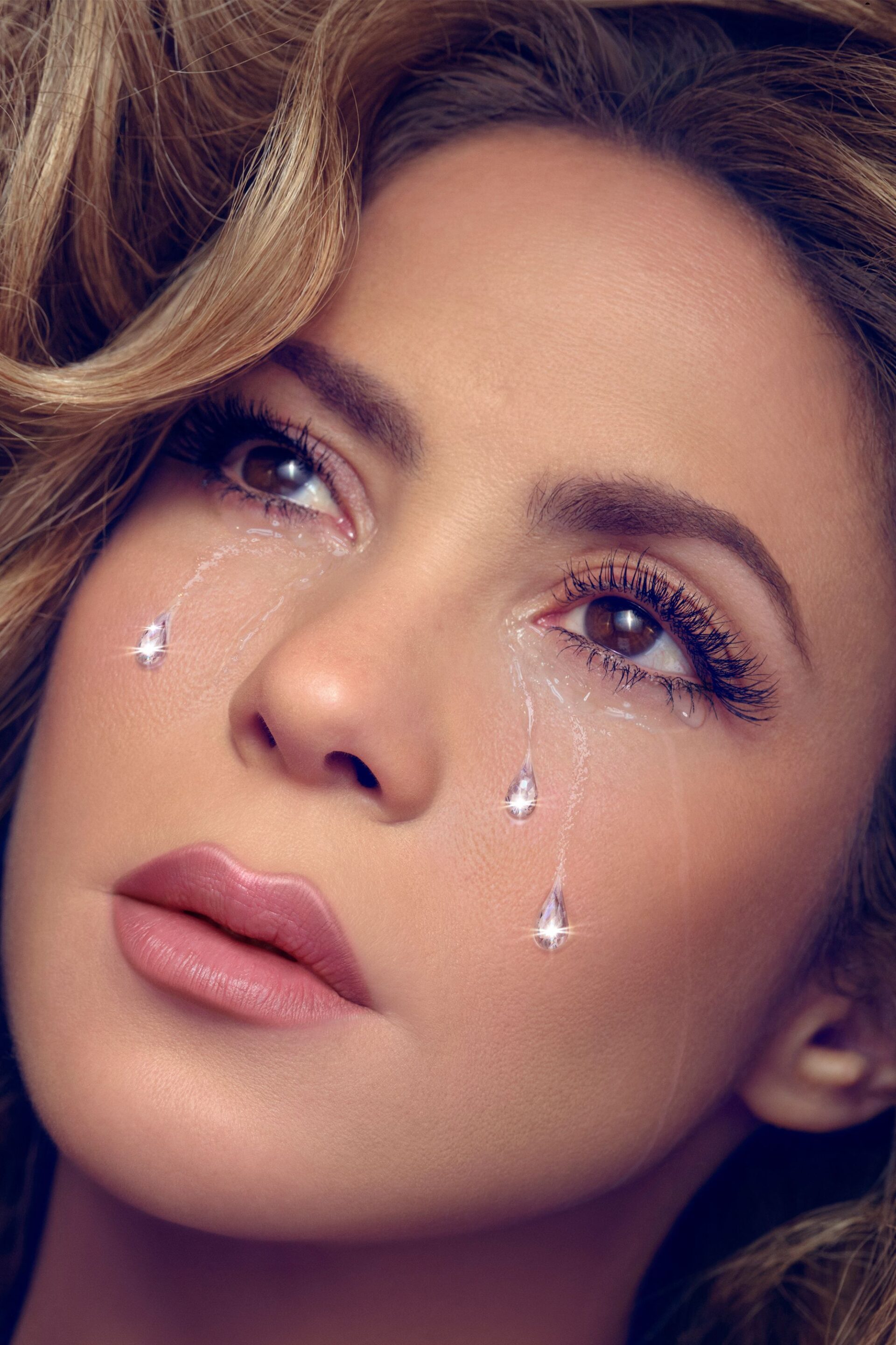 Shakira performing on her record‑breaking Las Mujeres Ya No Lloran world tour