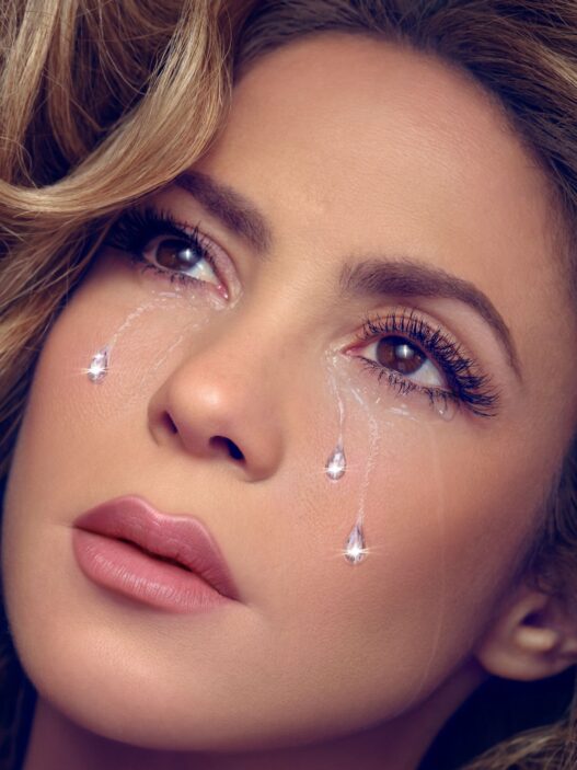 Shakira performing on her record‑breaking Las Mujeres Ya No Lloran world tour