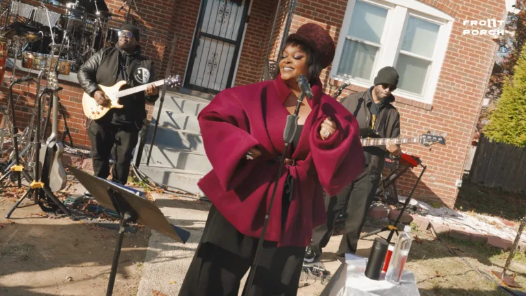 Jill Scott Performs “Noochie’s Live From The Front Porch”