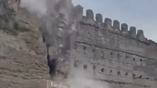 Moment the Escalona Castle tower collapses in Toledo, Spain