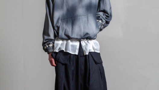 Intodusk F/W 2026 collection featuring sleek, polished casual looks.