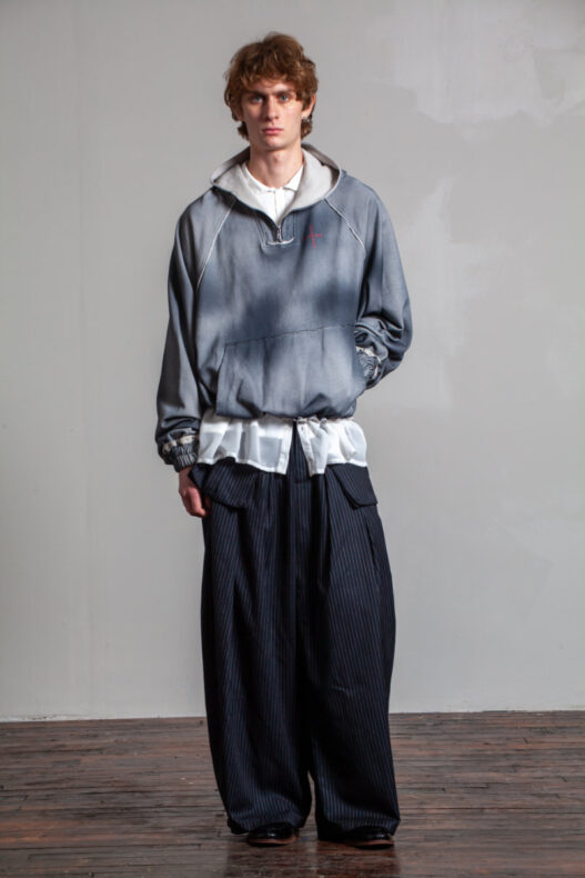 Intodusk F/W 2026 collection featuring sleek, polished casual looks.