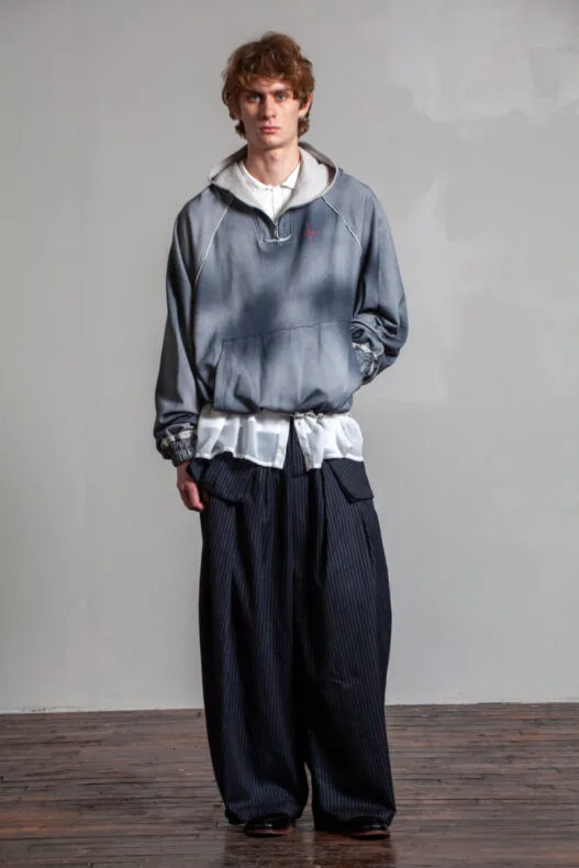 Intodusk F/W 2026 collection featuring sleek, polished casual looks.
