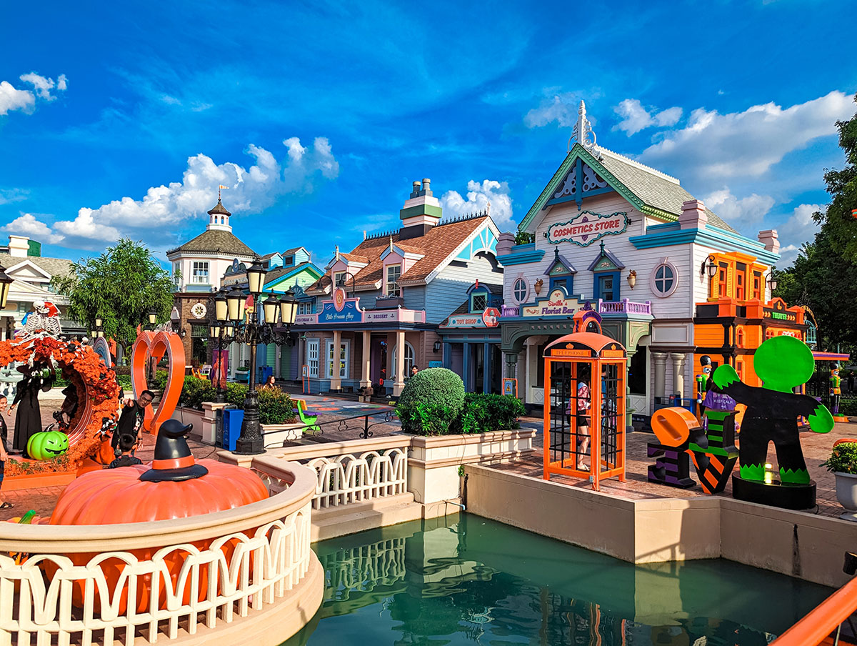 Chocolate Ville’s colorful open‑air restaurant village in Bangkok.