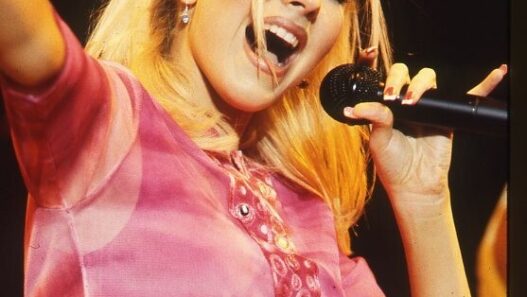 Christina Aguilera performing “Genie In A Bottle” and “Genio Atrapado” at the 1999 Gala De La Hispanidad in Spain.