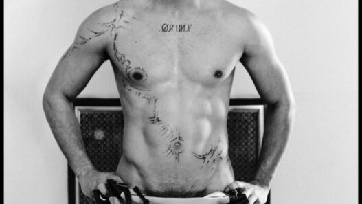 Gabriele Esposito photographed with a shaved head by Tommaso Aprilino.