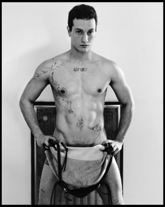 Gabriele Esposito photographed with a shaved head by Tommaso Aprilino.