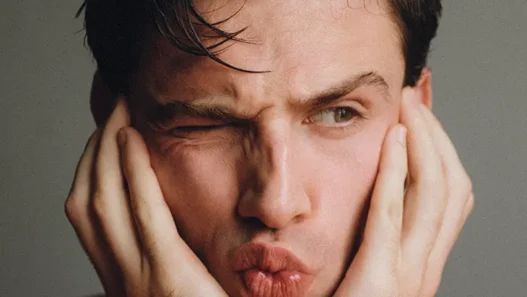 Joey Leo photographed by Bas Laduc for MMSCENE PORTRAITS.