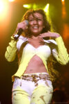 Thalía performing her 2000s Latin pop hits live.