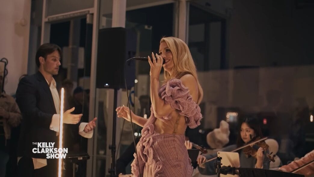 Willa Ford performing an orchestral version of “I Wanna Be Bad” on The Kelly Clarkson Show