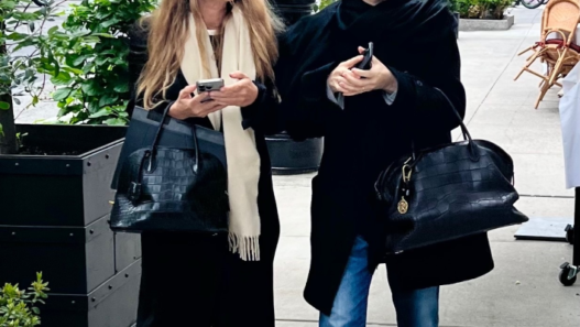 Mary‑Kate and Ashley Olsen strolling through NYC in a rare public appearance.