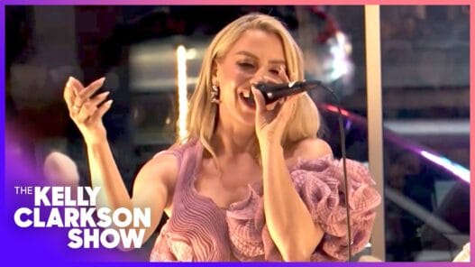 Willa Ford performs an orchestral version of I Wanna Be Bad on The Kelly Clarkson Show
