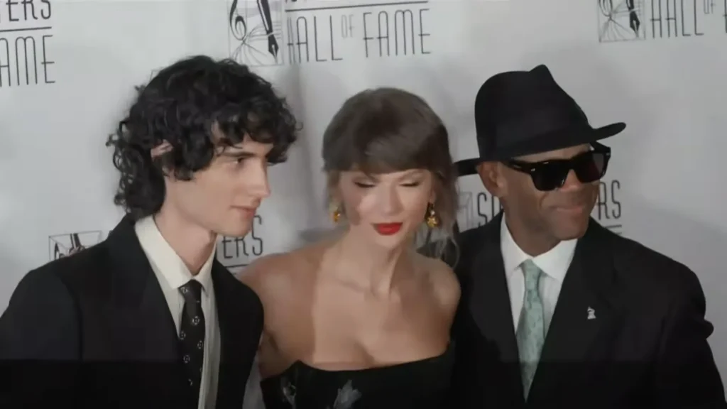 Taylor Swift poses for photographers before entering the Songwriters Hall of Fame gala