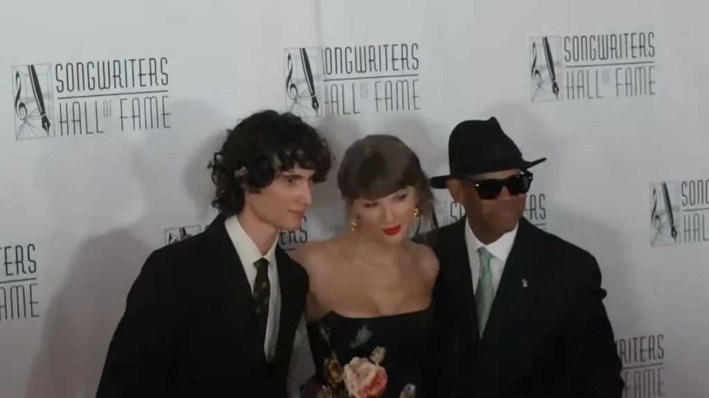 Taylor Swift at the New York red carpet for the Songwriters Hall of Fame
