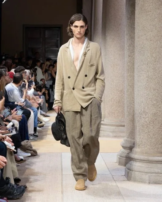 Giorgio Armani Spring Summer 2027 menswear look from Leo Dell’Orco’s Milan Fashion Week collection.