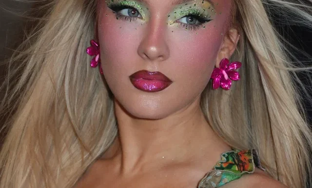 Zara Larsson in a Midnight Sun era tour makeup look.