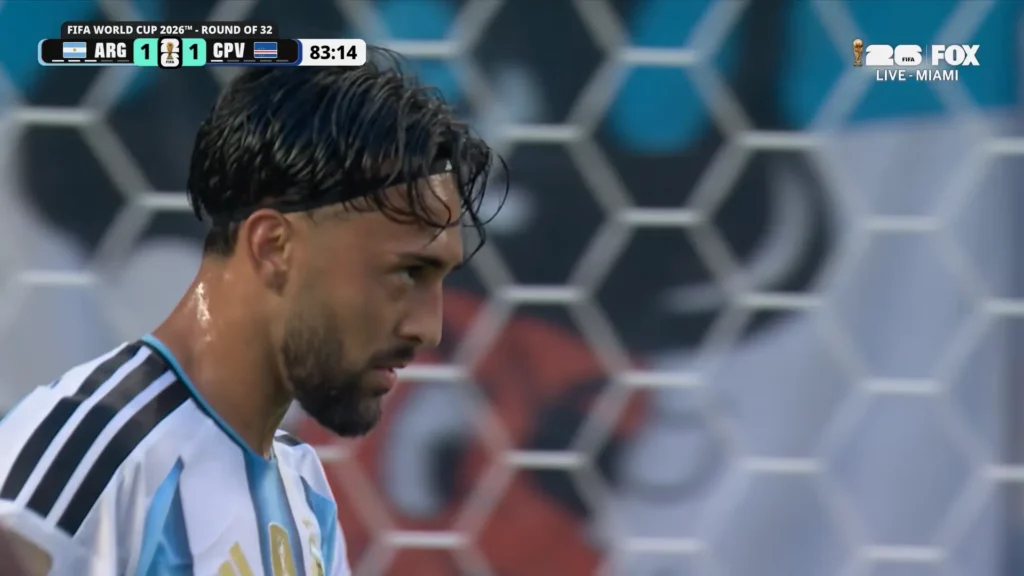 Argentina builds an attacking move against Cape Verde in the FIFA World Cup 2026 Round of 32.