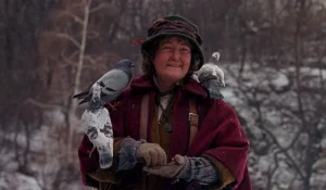 Brenda Fricker as the Pigeon Lady speaks with Kevin in Home Alone 2: Lost in New York