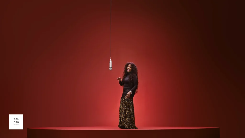 Chaka Khan delivering the opening verse of Through the Fire on the COLORS stage