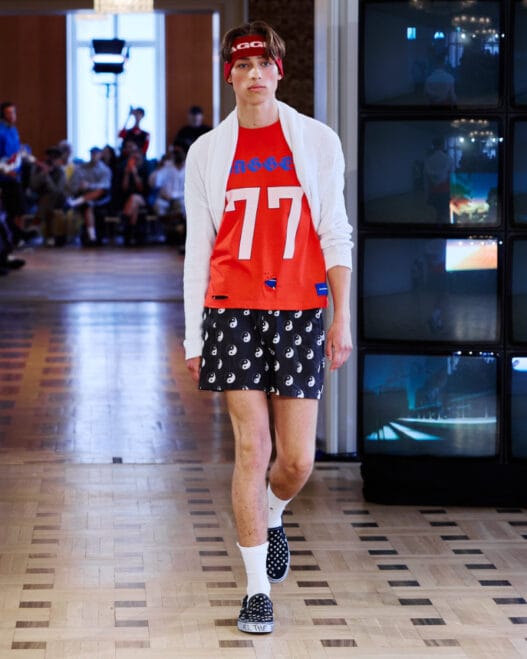 A model walks the DAGGER Spring/Summer 2027 runway at Berlin Fashion Week in a skatewear-inspired look.