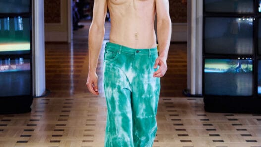 A model walks the DAGGER Spring/Summer 2027 runway at Berlin Fashion Week in a skatewear-inspired look.