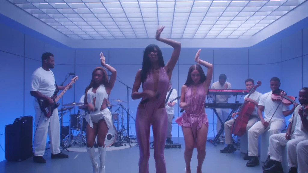 FLO reaching the closing section of Leak It during the Vevo performance