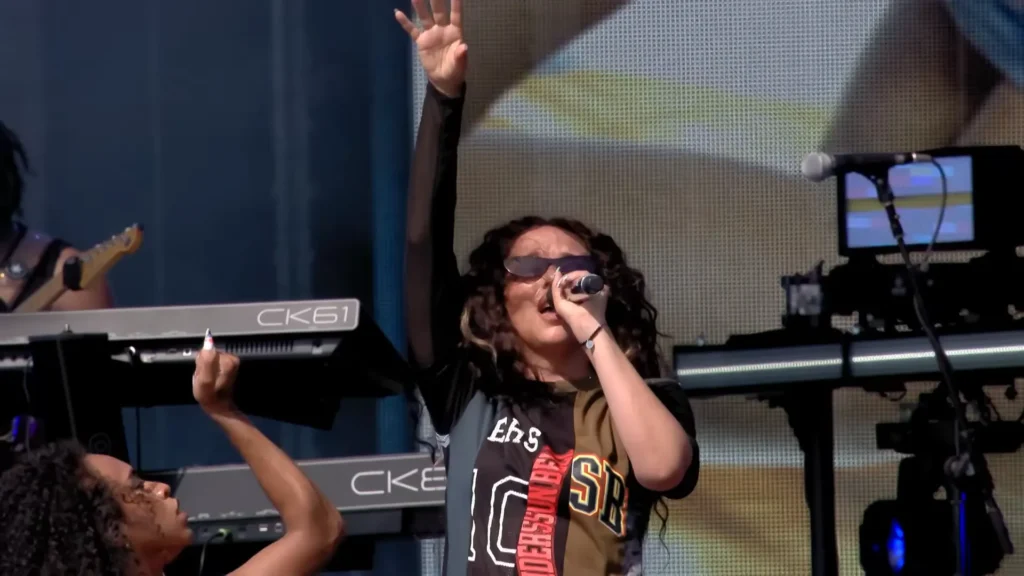 JADE opening her Pinkpop 2026 performance with full IT girl energy