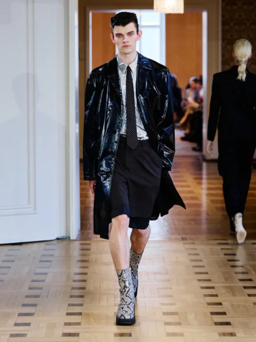 A model opens the John Lawrence Sullivan Spring/Summer 2027 runway at Berlin Fashion Week in a sharp black look.