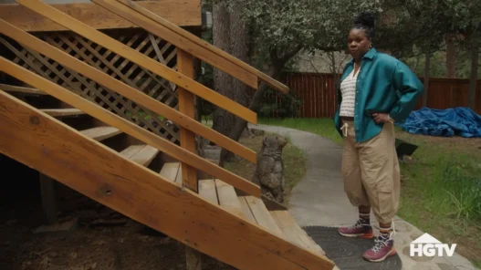 Jasmine Roth and Leslie Jones inspect a vacation property before its Roast My Rental makeover