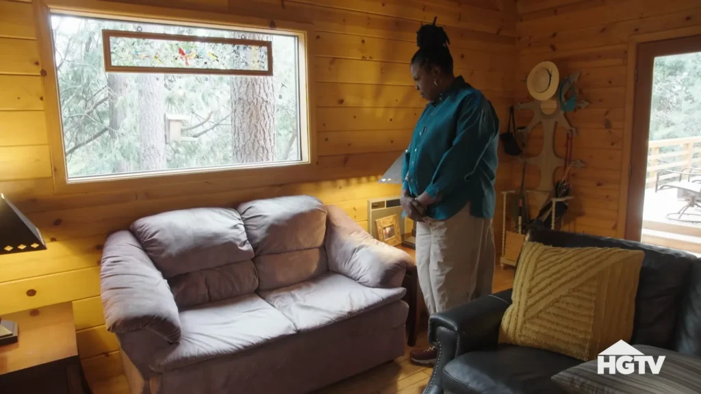 Leslie Jones reacts to a troubled vacation rental in HGTV's Roast My Rental
