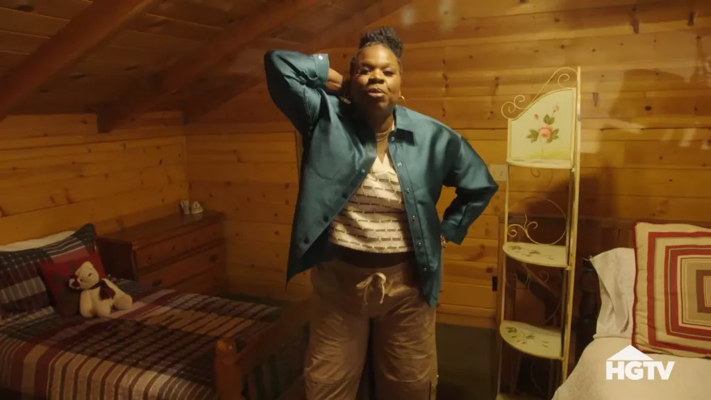 Leslie Jones examines a disappointing short-term rental on Roast My Rental
