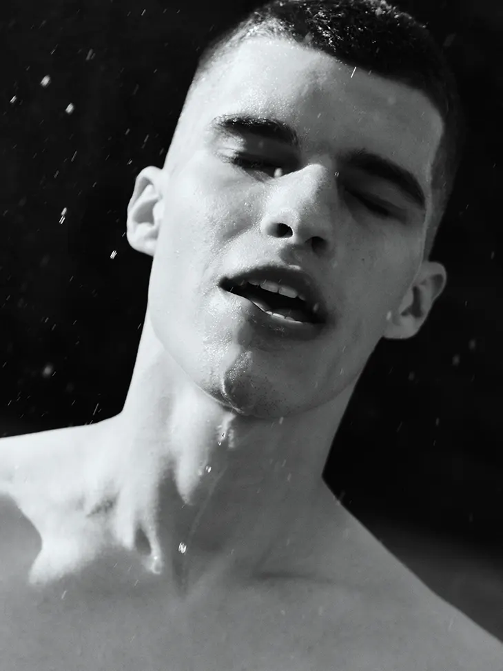 Models Edvardas Bogadelščikovas and Egidijus Janukonis in a rural MMSCENE fashion editorial