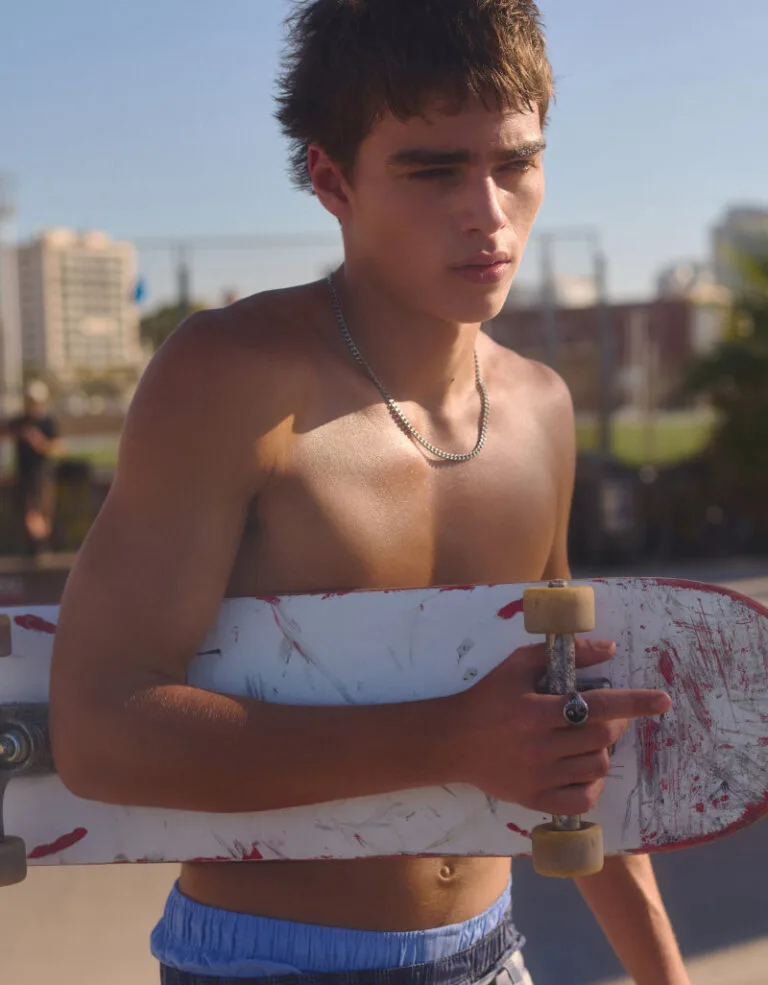 Model wearing a relaxed Bershka x Volcom skate-inspired look from the collaborative collection