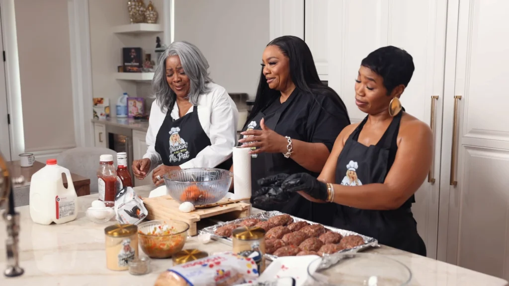 Danni Rose explaining the meatloaf recipe to Miss Pat and Loretta Devine