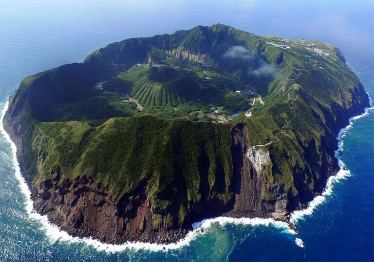 Find Out How This Japanese City Was Built  In Volcano